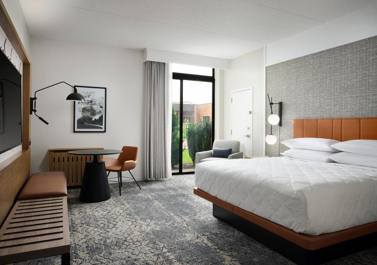 Sheraton Grand Rapids Airport Hotel Cascade Buitenkant foto