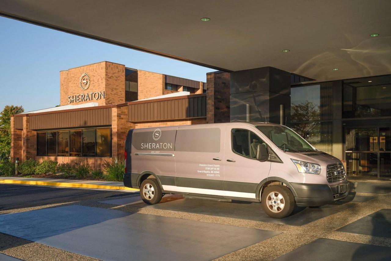 Sheraton Grand Rapids Airport Hotel Cascade Buitenkant foto