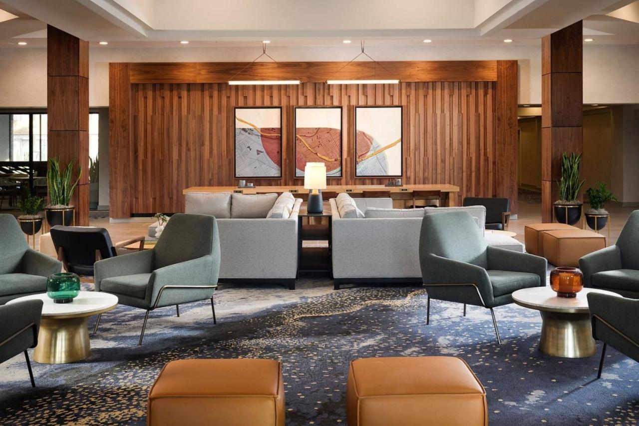 Sheraton Grand Rapids Airport Hotel Cascade Buitenkant foto