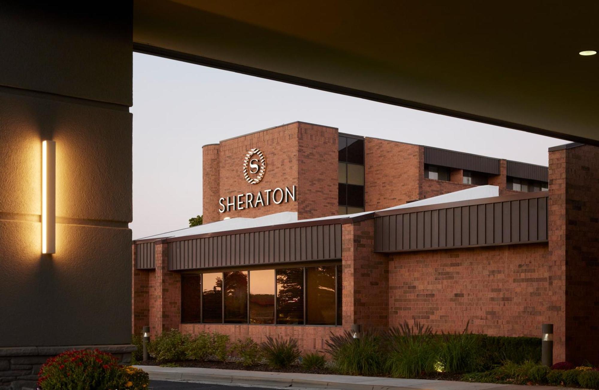 Sheraton Grand Rapids Airport Hotel Cascade Buitenkant foto