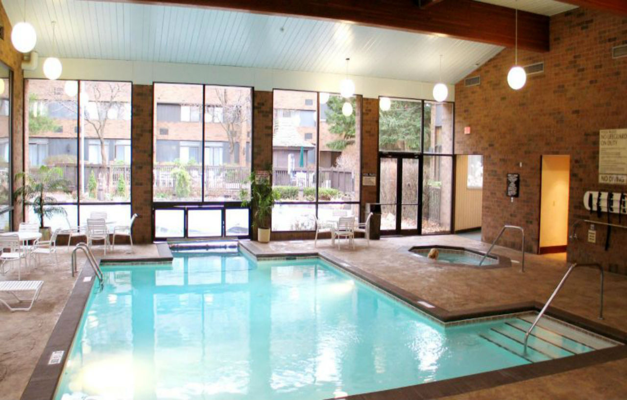 Sheraton Grand Rapids Airport Hotel Cascade Buitenkant foto